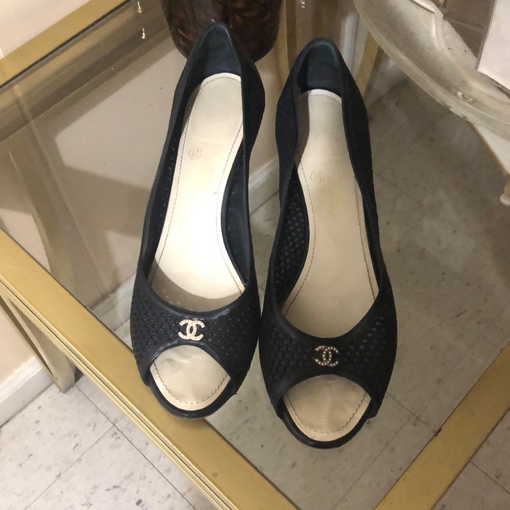 Used authentic chanel heels